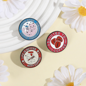 Spilla creativa in smalto a tema Caffè, Gatto e Cane, personalizzata con la scritta 'Il Caffè Porta Felicità, La <span class=keywords><strong>Vita</strong></span> è Migliore', distintivo da risvolto, gioiello regalo per amici - Product Image 3