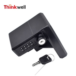 Cerradura de viaje Thinkwell con teclado digital y llave de respaldo para la seguridad de la bola de enganche del remolque - Product Image 1