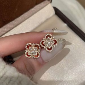 แหวนดีไซน์เรโทรสุดหรูรูปใบโคลเวอร์สี่แฉกประดับด้วยหินธรรมชาติ ชุบทองบนทองแดง ดีไซน์ทันสมัยสไตล์ราชสำนัก ปรับขนาดได้ เหมาะเป็นของขวัญ - Product Image 4