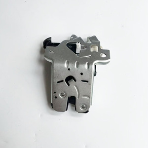 อะไหล่ล็อคฝาท้ายรถยนต์ออดี้ เอ3 อาแวนท์ รุ่น 8W9827505 สีเงิน - Product Image 1
