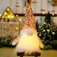 Gnome de Noël Lumineux, Poupée Sans Visage Rouge/Rose/Gris 30x10x10CM avec Lumières LED – Cadeaux et Décorations Joyeux Noël