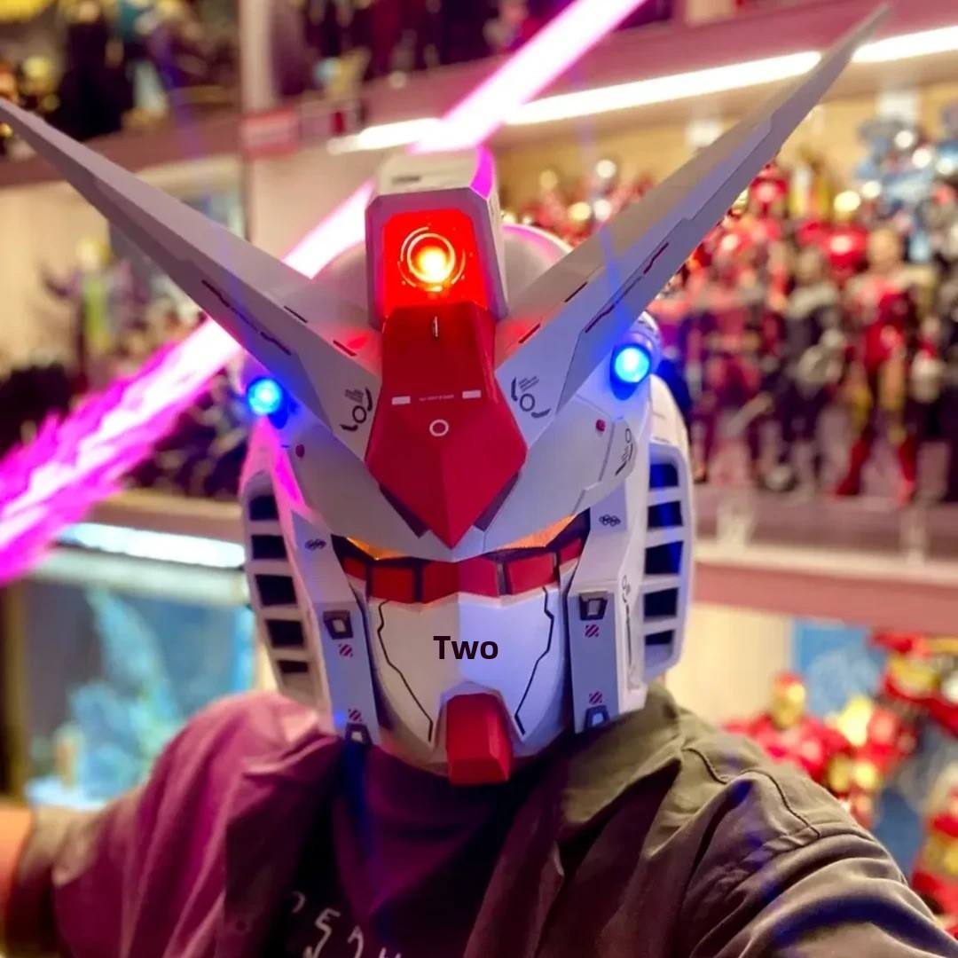 Casque doré en acier - Un clic avec lumières