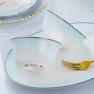 Vaisselle en porcelaine fine à bords dorés de style européen pour usage domestique - Product Image 3