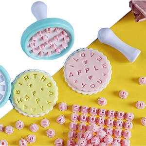 Ensemble de 2 emporte-pièces en plastique durable avec chiffres de l'alphabet Biscuit Fondant Décoration Outils de cuisson Tampon Presse Pet Cat Cake - Product Image 1