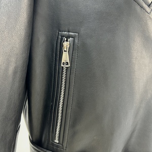 Chaqueta de Cuero con Cremallera a la Moda Europea y Americana, Chaqueta de Cuero Negra Corta para <span class=keywords><strong>Mujer</strong></span>, Chaqueta de Color Personalizado - Product Image 3