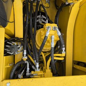 Excavatrice hydraulique Komatsu 350 d'occasion avec moteur et pompe Cummins, export direct pour l'ingénierie, poids opérationnel de 35 tonnes - Product Image 3