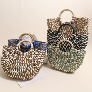 2024 nuova moda da donna con tessuto da spiaggia da donna borse di paglia avvolte borse fatte a mano con manico in paglia a forma di <span class=keywords><strong>luna</strong></span> - Product Image 1