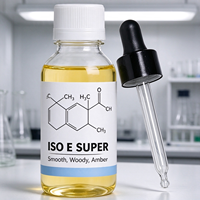 Huile parfumée Iso E Super 99,5% à 100,0% Extrait végétal liquide Arôme boisé ambré pour désodorisant