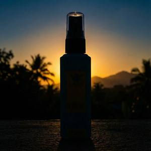 SUWAN Spray de Masaje Terapéutico de 50 ml, Fórmula No Grasa para el Alivio Diario del Dolor para Profesionales Ocupados - Product Image 3