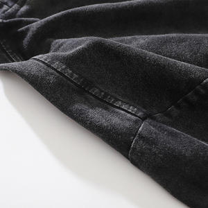 MC BUILD T-Shirt Vintage Oversize da Uomo in Nero e Grigio Effetto Stone Washed con Grafica Personalizzata - Product Image 4