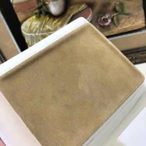 Cendrier créatif en céramique à quatre fentes pour cigares, avec base rouge, style américain moderne, sans fumée, respectueux de l'environnement, pour la maison et le bureau - Product Image 3