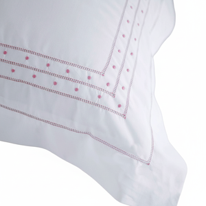 Juegos de fundas de edredón de puntos rosas bordados personalizados, juegos de cama de lujo, sábanas de algodón blanco de alta calidad para el hogar - Product Image 1