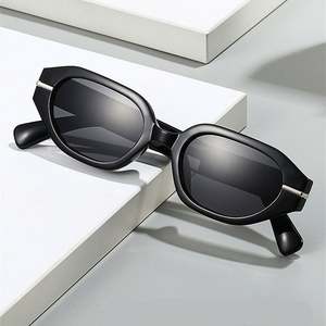 Lunettes de soleil polygonales rétro 2025 avec logo personnalisé, rivets, protection UV400, petite monture, style œil de chat pour hommes et femmes - Product Image 1