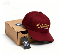Gorra de Béisbol de Algodón Borgoña Personalizada con Logotipo de Texto Multicolor Bordado, Visera Curva Ajustable para Uniforme de Empresa o Uso Diario