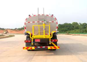 כוח כבד 6 x4 קיבולת מים משאית לניקוי השקיה/כביש, מסגרת פלדה נגד קורוזיה - Product Image 6