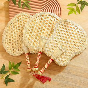 Abanico de Hoja de Palma Tejido a Mano, Control Manual, Ventilador de Exterior Duradero, Estilo de Hoja de Plátano Redonda en Forma de Corazón - Product Image 1