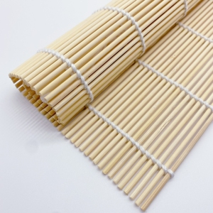 Gadget de cuisine non électrique <span class=keywords><strong>pour</strong></span> rouleaux de <span class=keywords><strong>sushi</strong></span> faits <span class=keywords><strong>maison</strong></span>, <span class=keywords><strong>kit</strong></span> de tapis à rouler les sushis en bambou avec cuillère à riz - Product Image 4