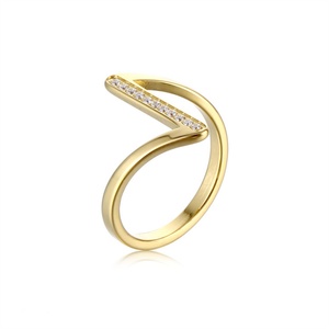 Anillo Geométrico en Forma de V para Mujer, Anillo de Boda de Acero Inoxidable Chapado en Oro con Diamantes para Mujer - Product Image 1