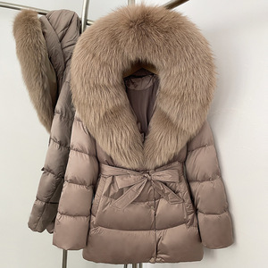 <span class=keywords><strong>Doudoune</strong></span> de luxe personnalisée pour <span class=keywords><strong>femme</strong></span> avec <span class=keywords><strong>fourrure</strong></span> véritable – Vente en gros de manteaux d'hiver matelassés - Product Image 1