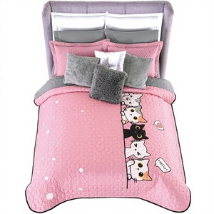 Cubrecamas Matrimoniales Modernas Concord con Diseño de Gatos Rosados Estampados, 2.14x2.33 m - Product Image 1