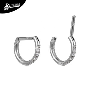 Joyería Hipoalergénica para Piercing de Nariz, Diseño en Forma de D con Segmento Articulado de Titanio G23, 1.0 mm, Blanco, Zirconia Redonda 5A con Engaste de Garra - Product Image 1