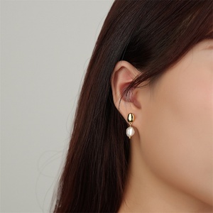 Pendientes de Perlas Naturales con Baño de Oro de 18k, Estilo Simple y Moderno - Product Image 4