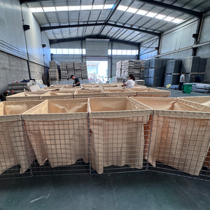 Barrières <span class=keywords><strong>HESCO</strong></span> en gabions soudés, fabriquées en Chine, utilisées comme unités de défense contre les inondations et les vents. - Product Image 1