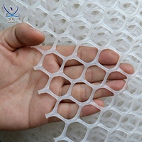 Rouleau de grillage hexagonal plat en PVC noir populaire et durable pour poulailler, clôture de jardin et barrière de balcon