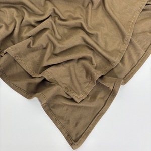 Écharpe longue musulmane pour femme en jersey <span class=keywords><strong>de</strong></span> bambou couleur Pantone personnalisée 190 GSM, douce, sans peluches, anti-moisissure, sans odeur, toutes saisons - Product Image 4