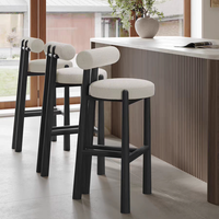 Tabourets de bar en rotin et bois massif de style mid-century, sans accoudoirs, avec repose-pieds en cannage tressé, capacité de charge de 150 kg, usage commercial, pour îlot de cuisine ou bar