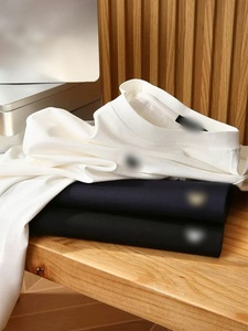 T-shirt d'été haut de gamme pour homme, style personnalisé, en fibre protéinée de plume, broderie abeille, col rond, manches courtes - Product Image 1