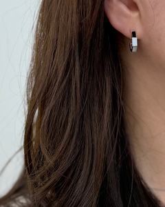 ต่างหูรุ่น Composition02 สีขาว ทอง 14K เพชร เครื่องประดับขายส่ง ผู้ผลิตเครื่องประดับชั้นดี ต่างหูร่วมสมัยแบบสั่งทำ OEM ODM - Product Image 3