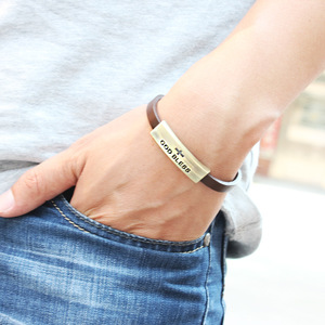 Pulsera de Cuero Genuino con Hebilla Magnética de Aleación, Grabado 'Dios te Bendiga', Joyería Unisex, Diseño Retro de Cruz - Product Image 3