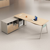 Ensemble de bureau et chaise de direction moderne et élégant pour cadre supérieur, directeur ou superviseur
