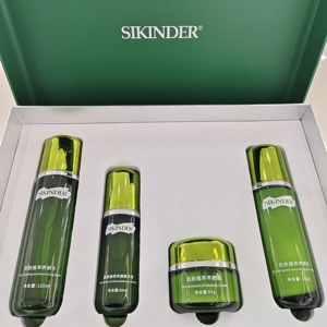 Coffret Quatre Pièces d'Extraits Végétaux pour une Hydratation Profonde, une Routine Complète Nourrissante et Lissante - Product Image 3