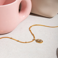 Collier en acier inoxydable plaqué or PVD 18K Collier pendentif portrait en zircon blanc résine romantique