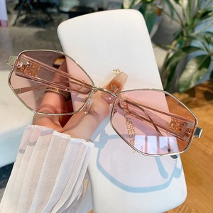 Gafas de Sol Rectangulares Miumiu Fashion UV400 con Montura Completa, Protección Solar para Mujer - Product Image 2