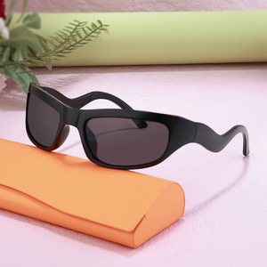 Gafas de Sol Deportivas Y2K con Marco Negro de PC, Protección UV400, Estilo Masculino, Clase 2, Origen Taizhou OG-20253 - Product Image 1