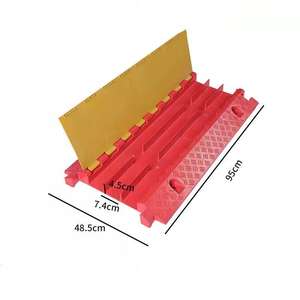 Hochwertige PVC-Drahts chutz abdeckung Protector 3-Kanal-Boden-Straßenkabelrampe mit Gummi basis - Product Image 2