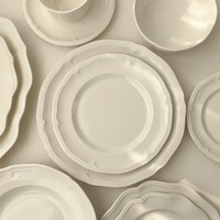 Service de table en céramique de style pastoral élégant et frais avec bordure créative en dentelle gaufrée irrégulière pour le petit-déjeuner et les desserts à la maison