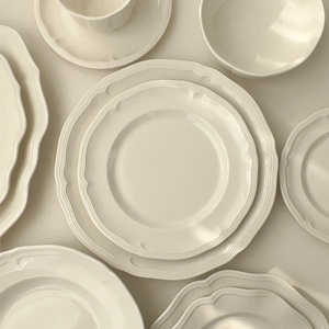Juego de <span class=keywords><strong>Vajilla</strong></span> de Cerámica de Estilo Pastoral Elegante y Fresco con Borde Irregular Creativo en Relieve <span class=keywords><strong>para</strong></span> el Desayuno y el Postre en Casa - Product Image 3
