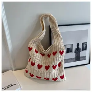 Bolsa de praia feminina de malha para Dia dos Namorados, sacola de mão tricotada de crochê com coração vermelho, personalizada em várias cores