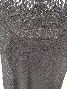 Top híbrido de ganchillo a mano floral negro OEM ODM estilo casual con posición frontal del logotipo - Product Image 4