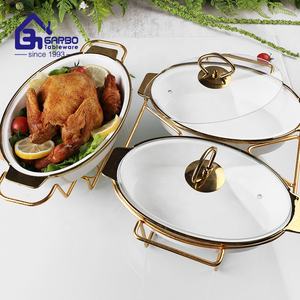 Plato de cerámica seguro para <span class=keywords><strong>horno</strong></span> con tapa de vidrio <span class=keywords><strong>y</strong></span> soporte dorado cocina casera vajilla de cerámica de lujo juego de porcelana blanca fina para hornear - Product Image 1