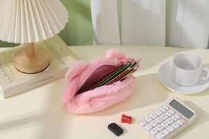 Trousse à crayons en peluche mignonne de dessin animé, sac en peluche doux, poupée de machine à griffes, pochette de rangement de grande capacité pour papeterie, sac de rangement, trousse à cosmétiques - Product Image 2