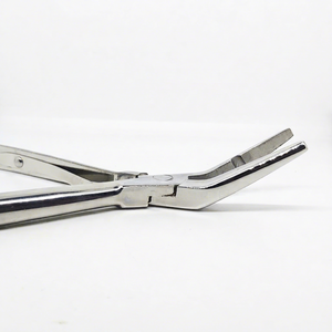 Nouvel arrivage TEEJAY : Pince applicatrice de micro-anneaux courbés en acier inoxydable argenté pour extensions capillaires, personnalisable OEM, avec poignée sur mesure et marque privée - Product Image 1