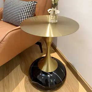 Sofá de metal decorativo moderno nórdico para sala de estar, mesa de canto luxuosa com centro e círculo lateral