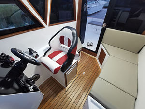 Nuevo Diseño con Certificación CE, Yate de Lujo de 9m, Tanque de Combustible de 600L, Yate con Cabina de Fibra de Vidrio en Venta - Product Image 4