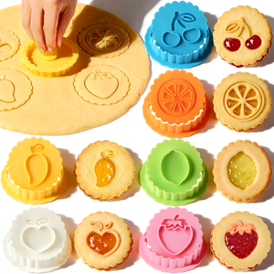 Emporte-pièces 3D circulaires festonnés pour biscuits sandwich, avec motifs <span class=keywords><strong>de</strong></span> fruits fourrés (pêche, mangue, citron, cerise, orange, fraise) - Product Image 1
