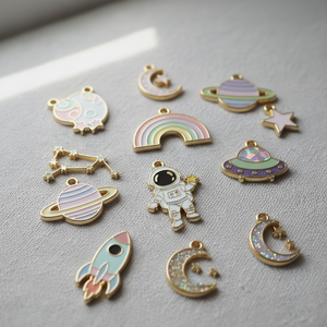 PeaKeen Fabricant de breloques personnalisées en alliage émaillé 3D, en forme de cœur, de lettre, de fleur, d'oiseau, pour bijoux, bracelets - Product Image 2